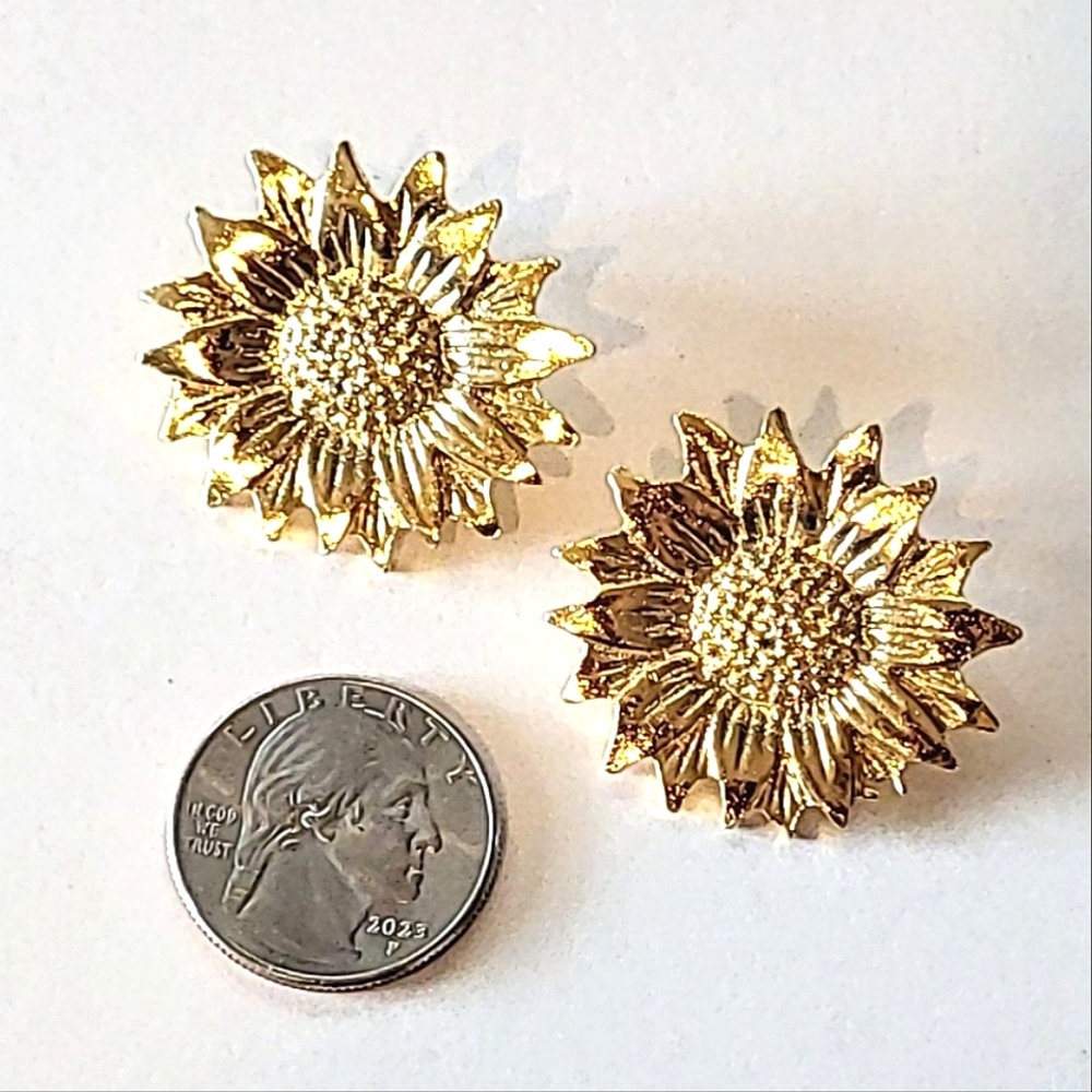 SUNFLOWER EARRINGS - GOLDTONE - PIERCED - Picture 3 of 4